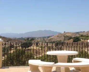 12 Patio Decor Items You Should Always Look For At Estate Sales Or Thrift Stores