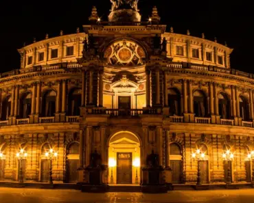 “7 Dark Nights: Meet the Vampire Pop Opera Born from a Mom’s Midnight Craving”