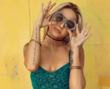 Selena Gomez’s $78 Free People Top Steals the Spotlight at Dinner with David Henrie