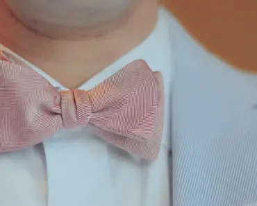 How to Tie a Bow: 4 Secrets