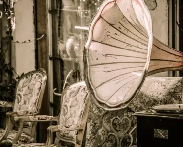 “Uncover 7 Hidden Gems: The Best Vintage Stores in Tokyo’s Retro Shopping Scene”