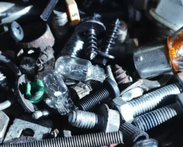 “11 Hidden Ways Clutter Does Damage to Your Brain and Mental Health”