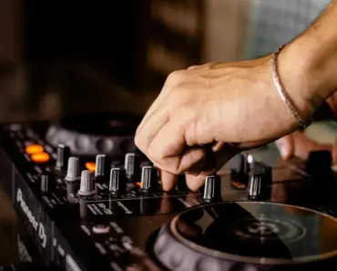 A Party Pro’s Game-Changing Tips To Elevate Your Final Four Party