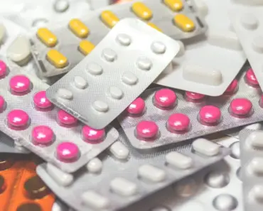 Every Drugstore Makeup Item Kendall Jenner Wore to the Oscars