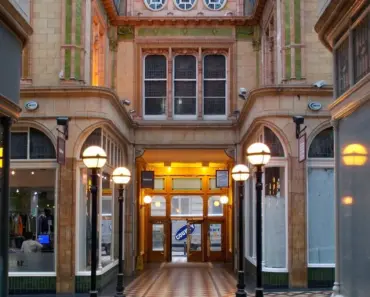 Ciara Miller Breaks Down the Emotional Moment She Cried in Front of Hermès After Amanda…