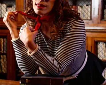 “5 Chic Accessory Trends French Women Are Wearing This Spring 2026 Season”