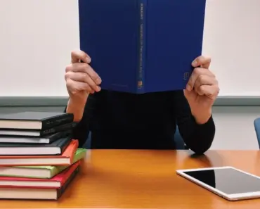 9 Dark Academia Books Recommended Again & Again Online