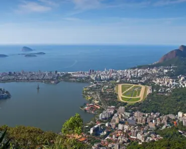 13 Red Flags Indicating We’re Over-Sexualizing Olivia Rodrigo’s Style