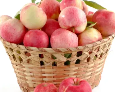 Make Your Guests Feel Special With This Easy DIY Welcome Basket Idea